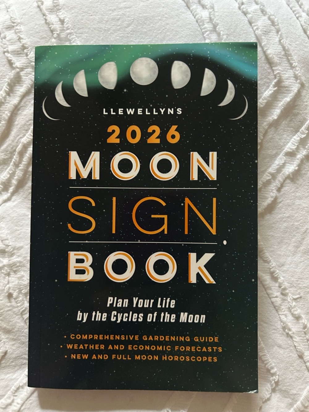 Llewellyn's 2026 Moon Sign Book